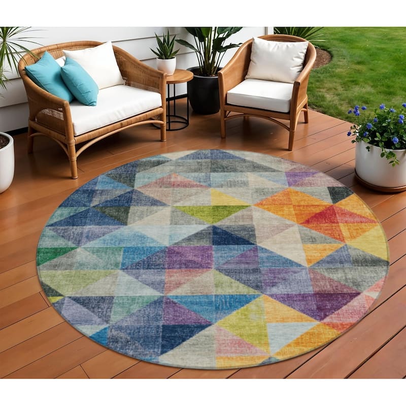 HomeRoots Geometric Transitional Rectangle Outdoor Rug - 8' Round