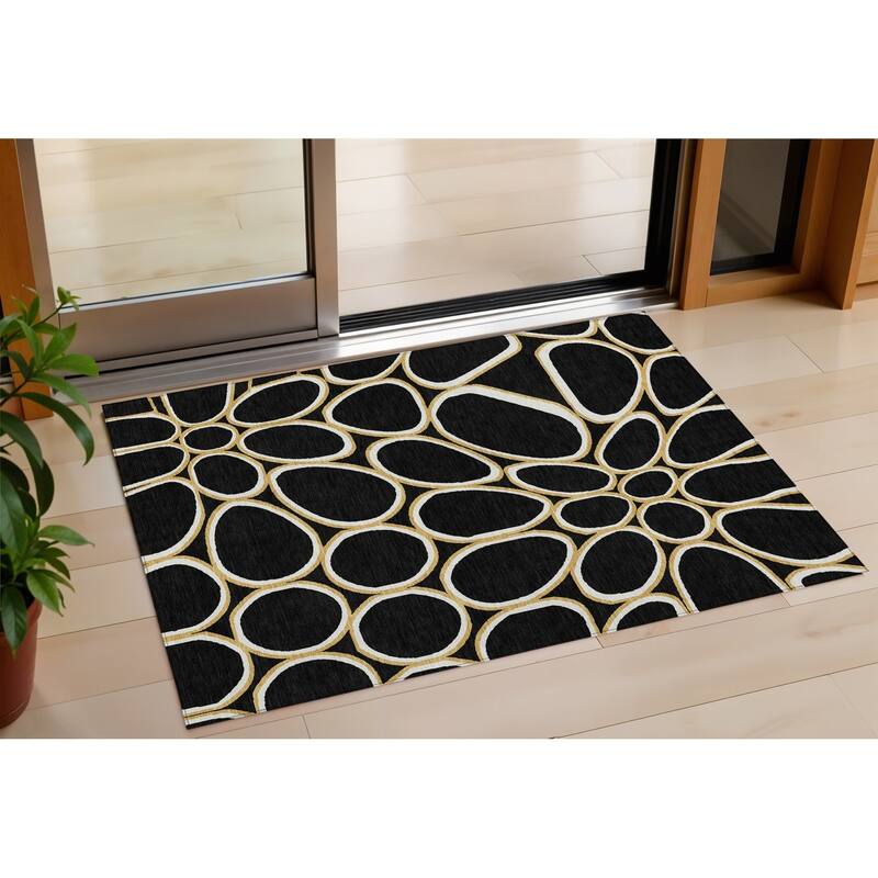 HomeRoots Abstract Transitional Rectangle Outdoor Rug - 3' x 5'