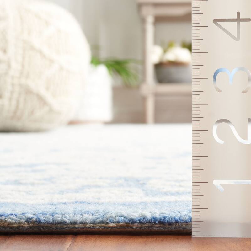 SAFAVIEH Handmade Ebony Oligerta Modern Wool Rug