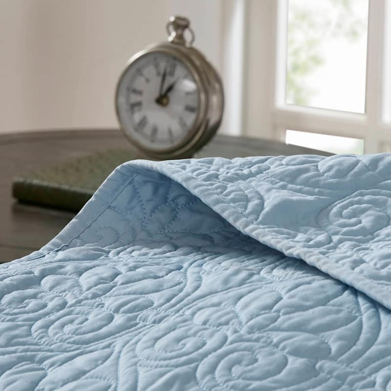Madison Park Mansfield Reversible Oversized 3-piece Solid Texture Bedspread Quilt Set with Matching Shams