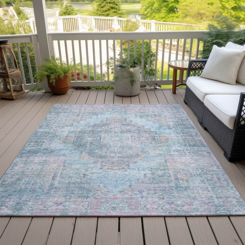 Machine Washable Indoor/Outdoor Traditional Global Chantille Rug