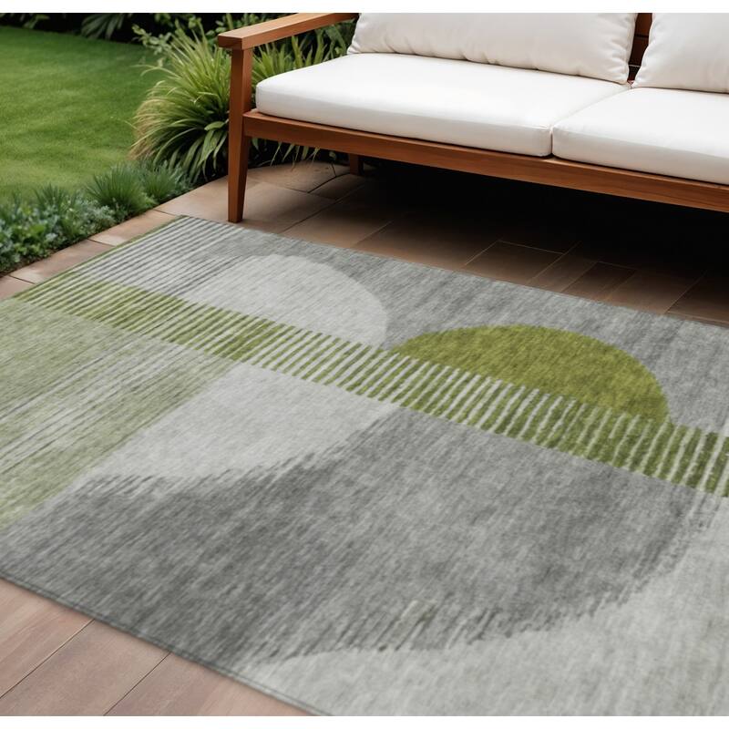 HomeRoots Geometric Transitional Rectangle Outdoor Rug - 10' X 14'