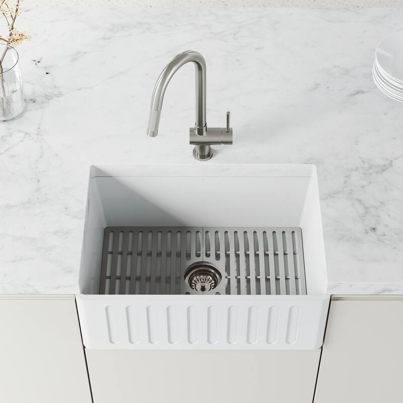 Vigo VG02008S Gramercy 1.8 GPM 17" H Single Handle Single Hole Pull