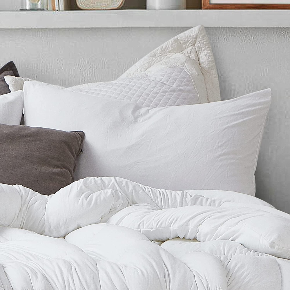 Simply Vera Wang Matelasse Pillow Sham Size Standard 20 in x 26 in.Gray 