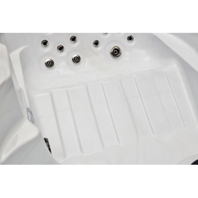 Luxury Spas Regal 4-Person Spa