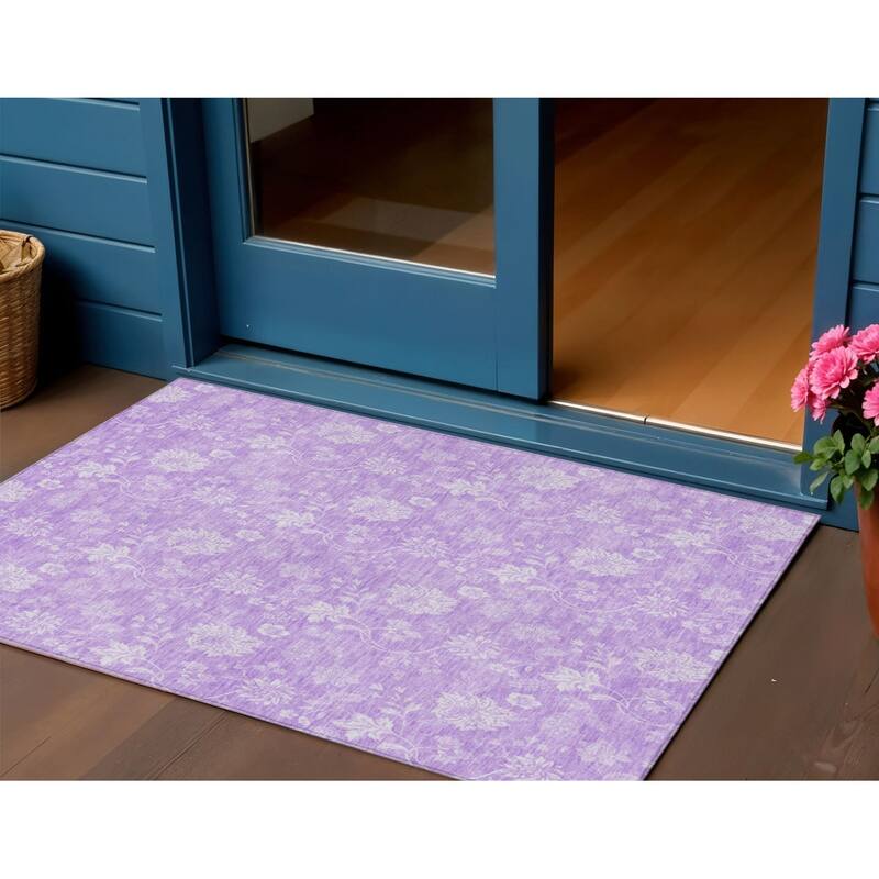 HomeRoots Floral Transitional Rectangle Outdoor Rug - 3' x 5'