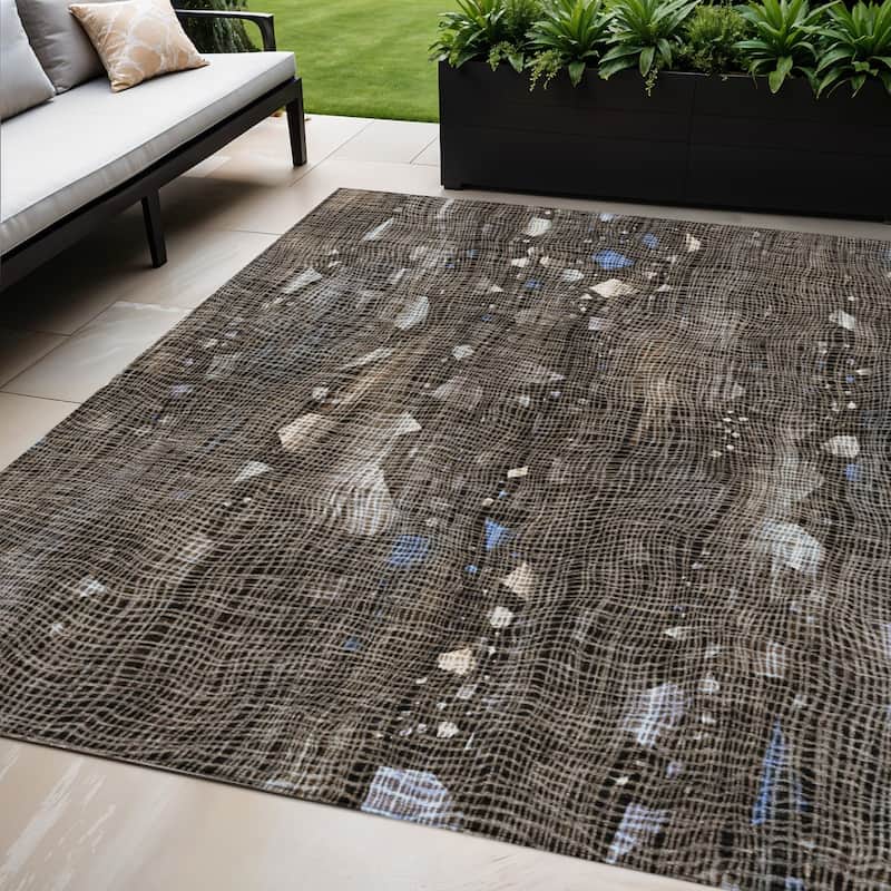 HomeRoots Abstract Transitional Rectangle Outdoor Rug - 5' X 8'