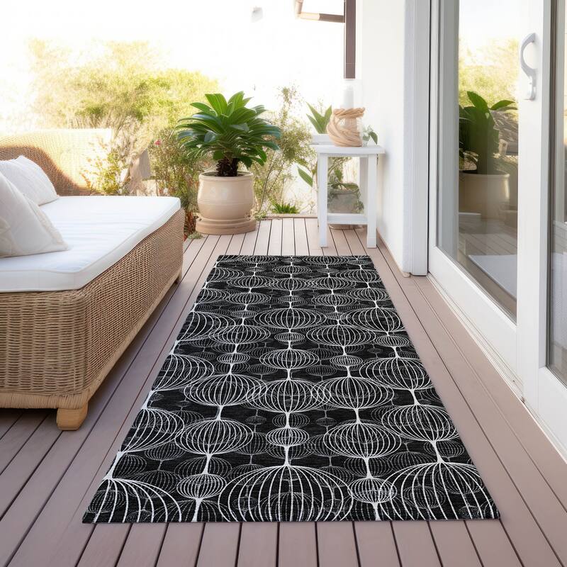 Machine Washable Indoor/ Outdoor Chantille Modern Decor Rug - Black - 2'3" x 7'6"