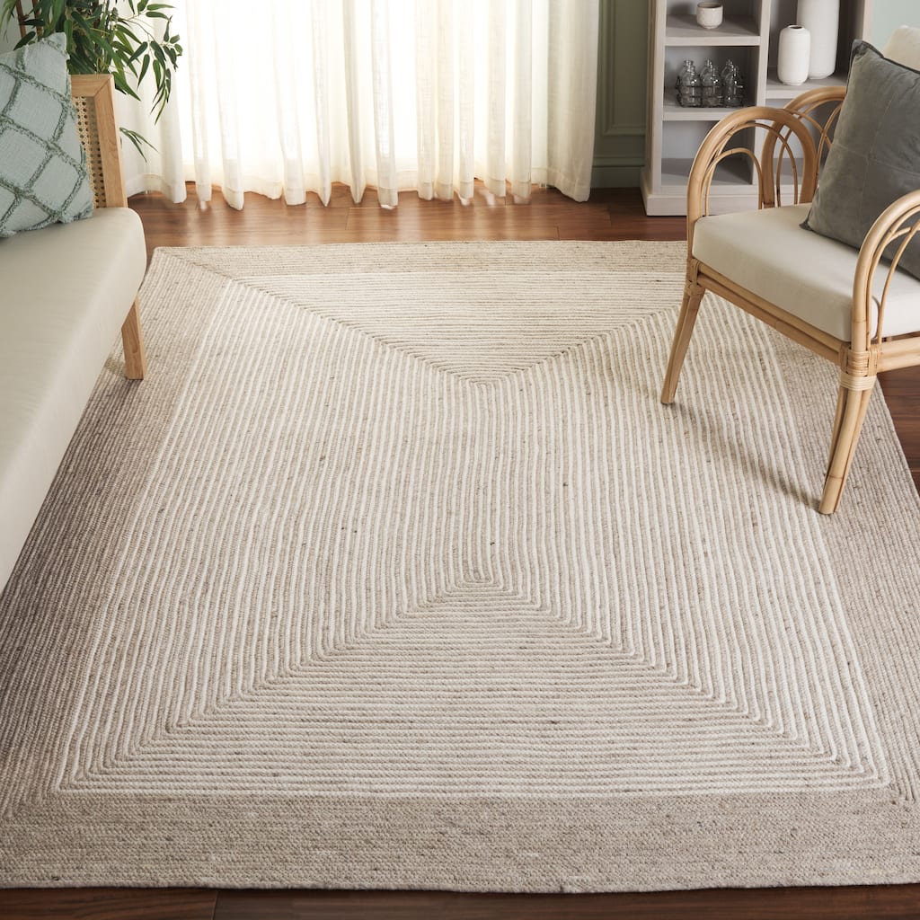 SAFAVIEH, Handmade Braided Nesrin Wool Rug