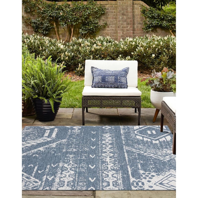 Outdoor Ogooplario Collection Area Rug