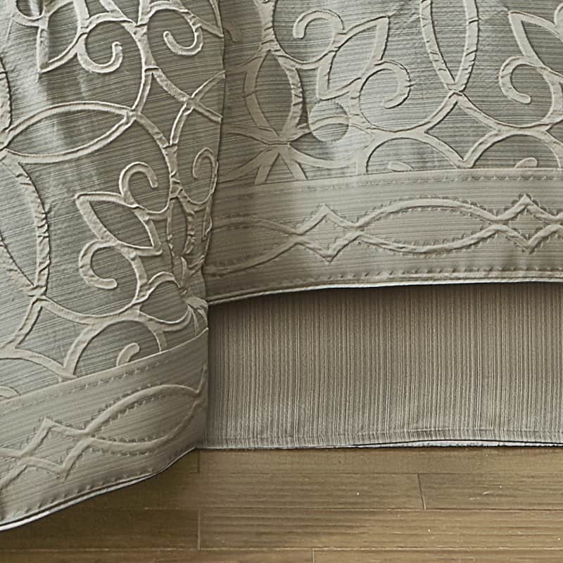 Five Queens Court Nouveau 4-piece Comforter Set - King