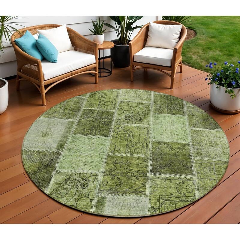 HomeRoots Patchwork Transitional Rectangle Outdoor Rug - 8' Round