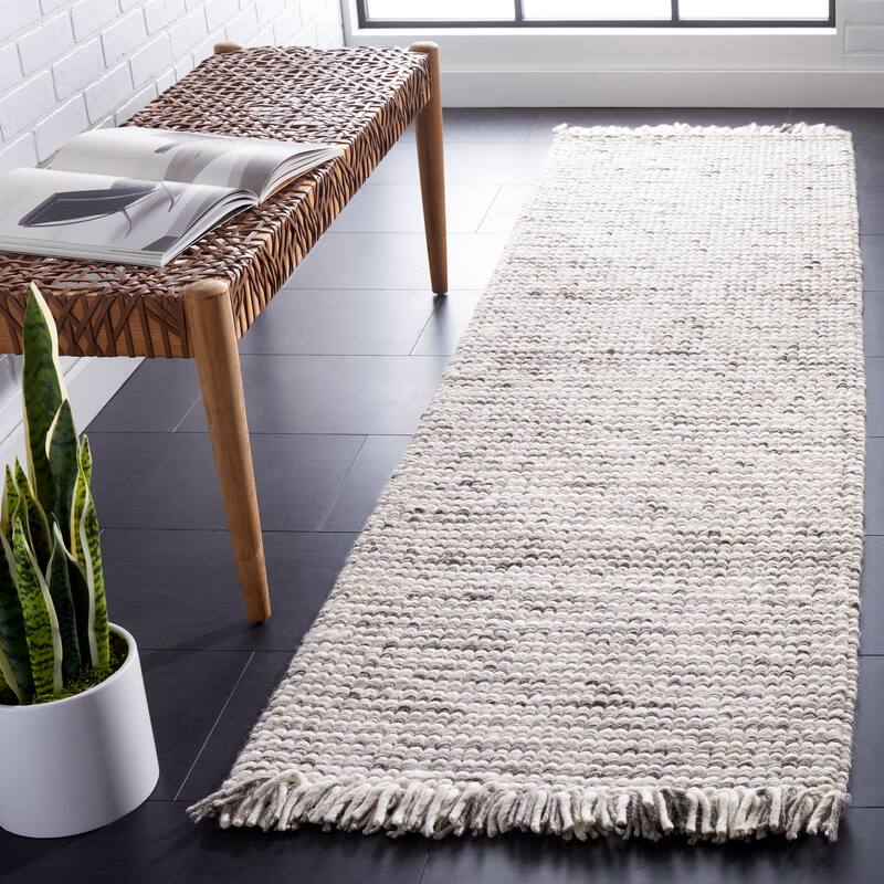 SAFAVIEH Natura Bernetta Wool Fringe Rug