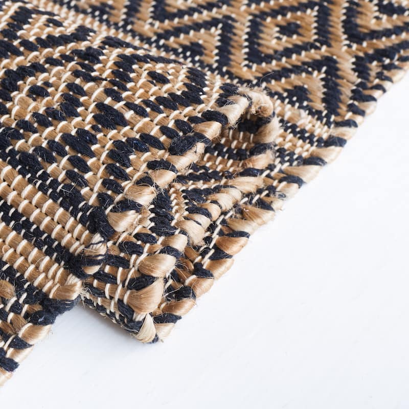 SAFAVIEH Flatweave Natural Fiber Valeryia Jute Rug