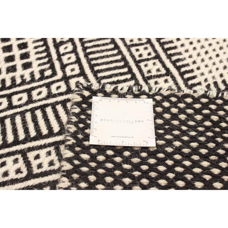 Sienna Black Rug 4'11" x 7'1" - 4'11 x 7'1