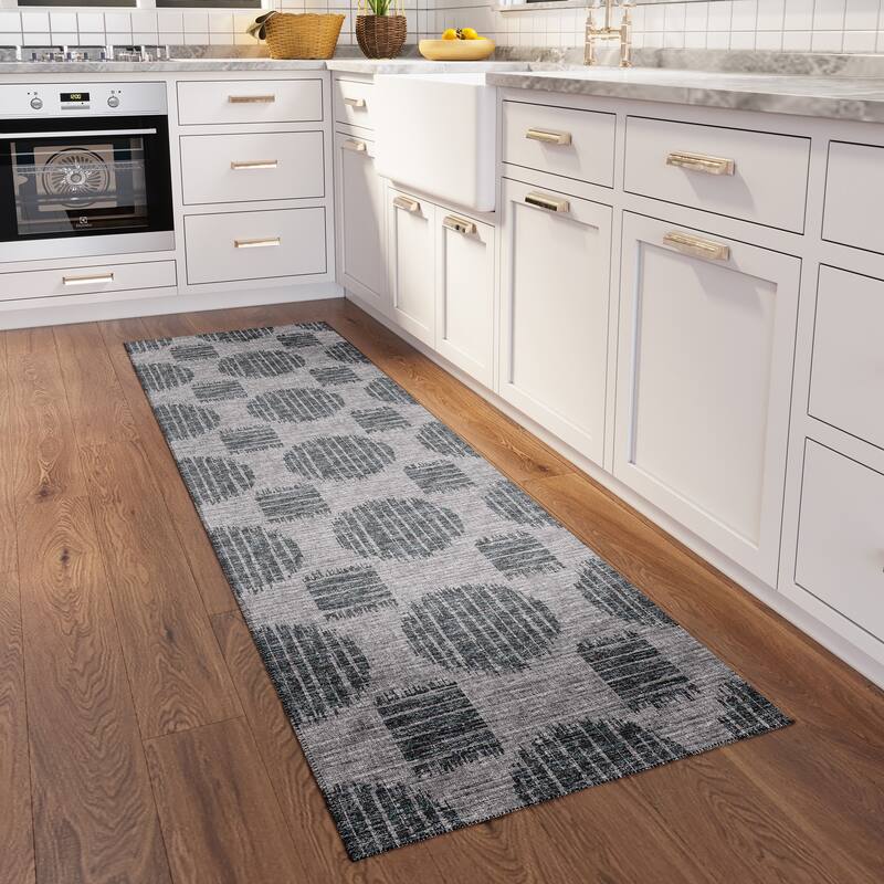 Indoor/ Outdoor Yuma Circles Washable Rug - 2'3" x 7'6" - Light Grey