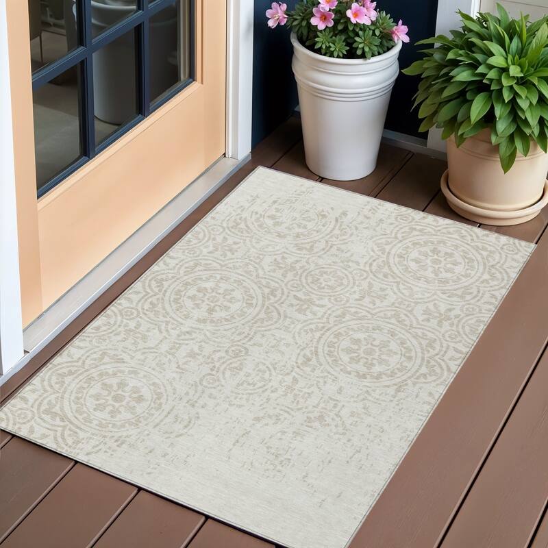 HomeRoots Medallion Transitional Rectangle Outdoor Rug - 3' x 5'