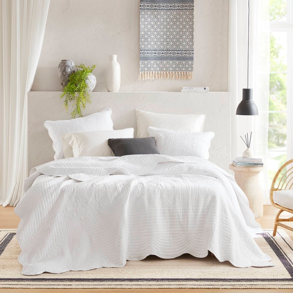 Madison Park Marino 3 Piece Reversible Scalloped Edge Quilt Set