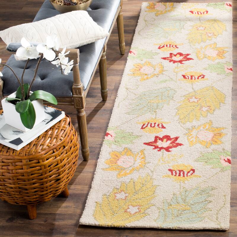 SAFAVIEH Handmade Blossom Nafsika Modern Floral Wool Rug