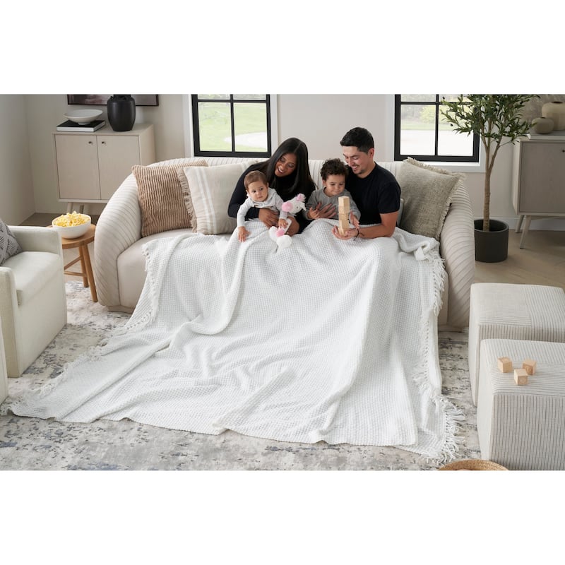 Mina Victory Lifestyle ZH225 Woven Chenille 70" x 103" White Indoor