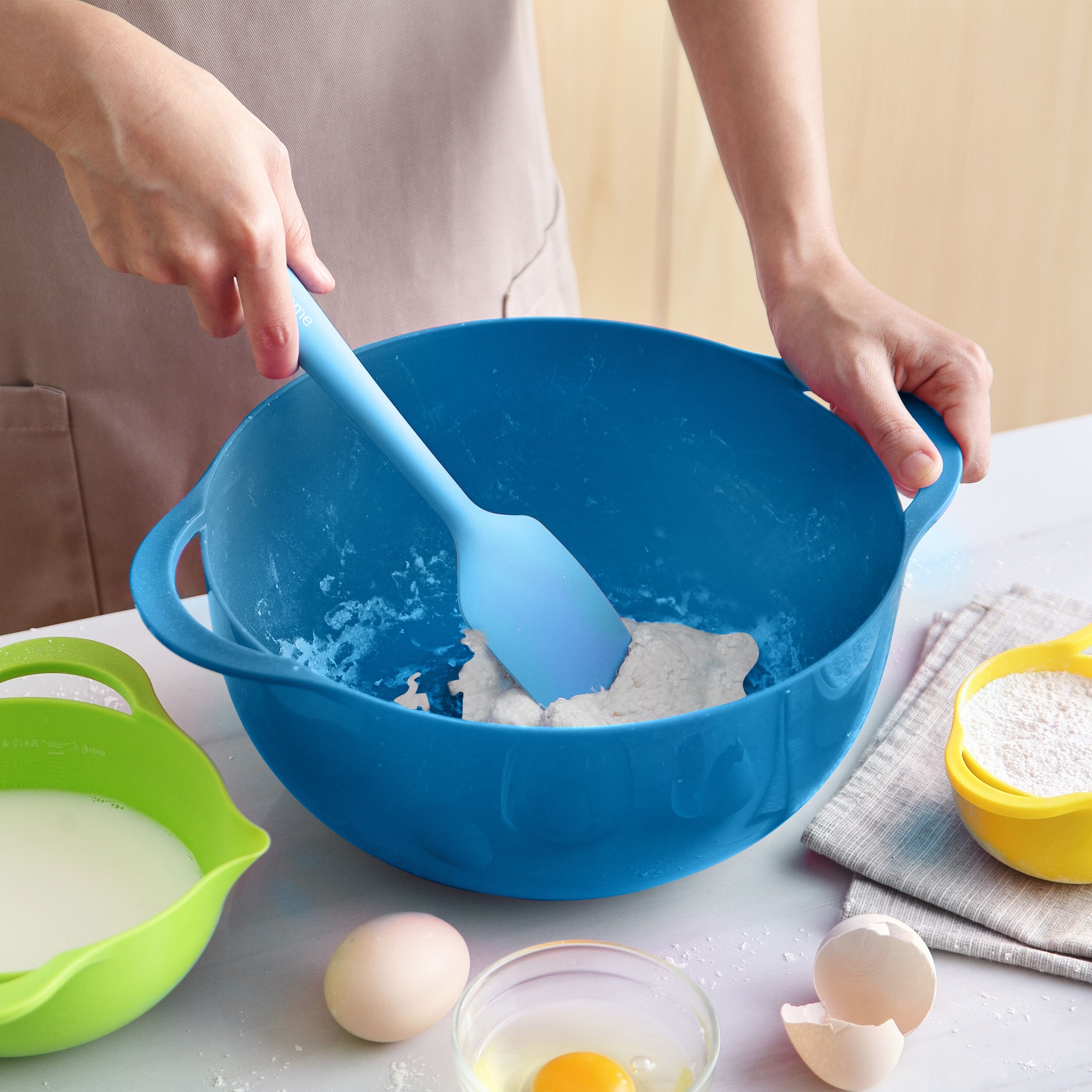 https://ak1.ostkcdn.com/images/products/is/images/direct/5efd606c52005b8488155c2950f6d1f30afcf8f9/MegaChef-Multipurpose-Stackable-Mixing-Bowl-and-Measuring-Cup-Set.jpg