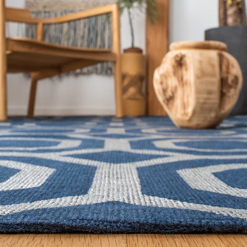 SAFAVIEH Handmade Cedar Brook Igbale Modern Jute Rug