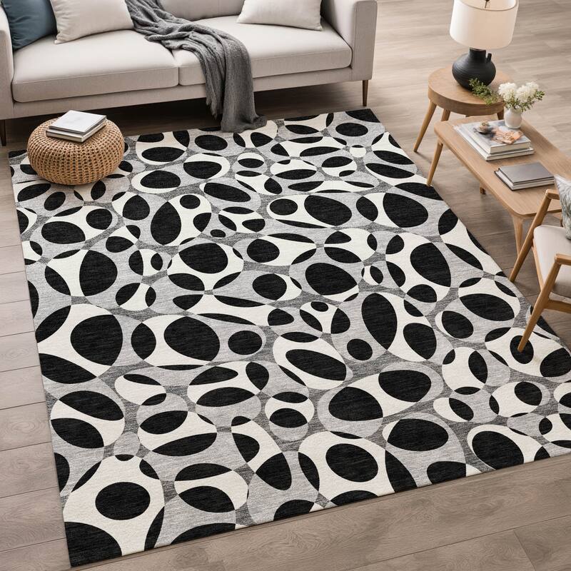 Machine Washable Indoor/ Outdoor Contemporary Saline Chantille Rug