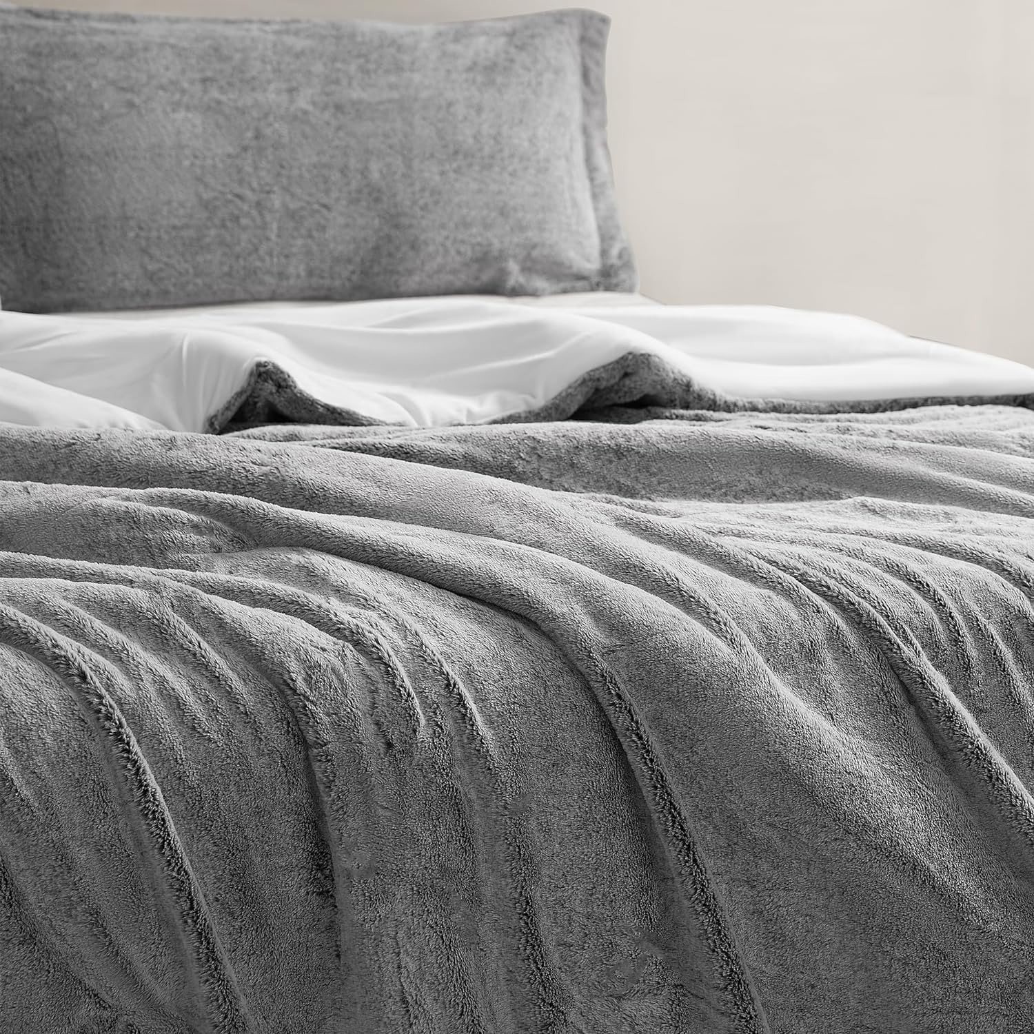 Siberian Husky Coma Inducer Oversized Comforter On Sale Bed