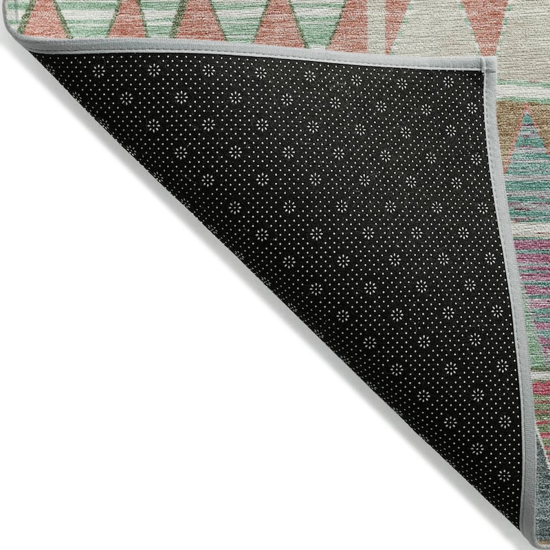 Machine Washable Indoor/Outdoor Casual Pennant Chantille Rug