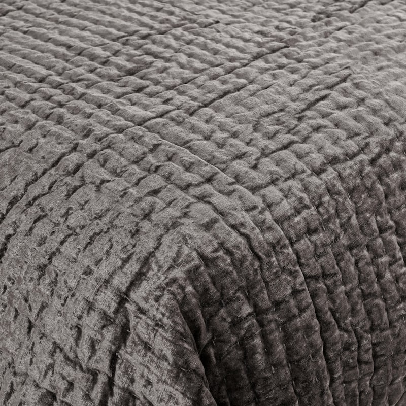 Villa by Classic Home Dimitry 3-Piece Velvet Quilt Set