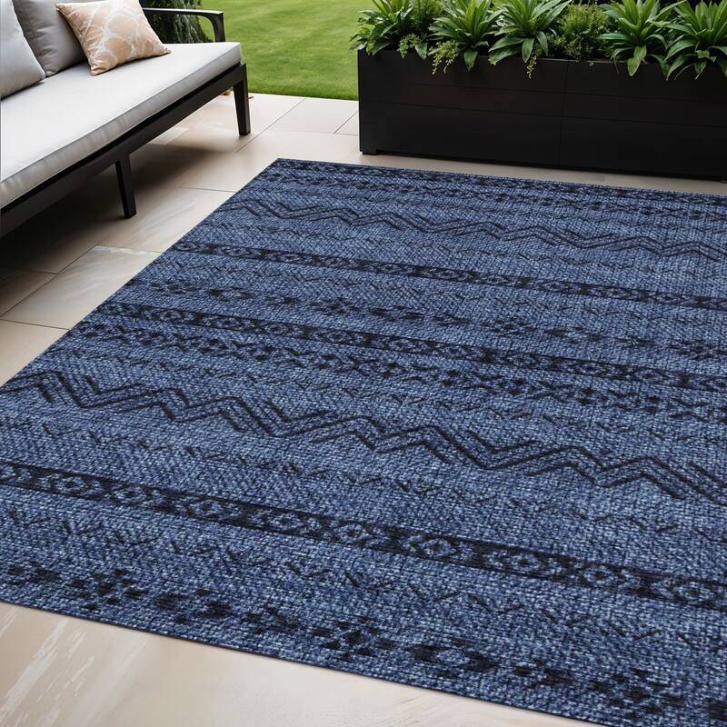 HomeRoots Southwestern Transitional Rectangle Outdoor Rug - 5' X 8'
