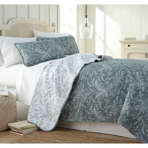 Vilano Ultra-Soft Lightweight WinterBrush 3-piece Quilt and Sham Set. Opens flyout.