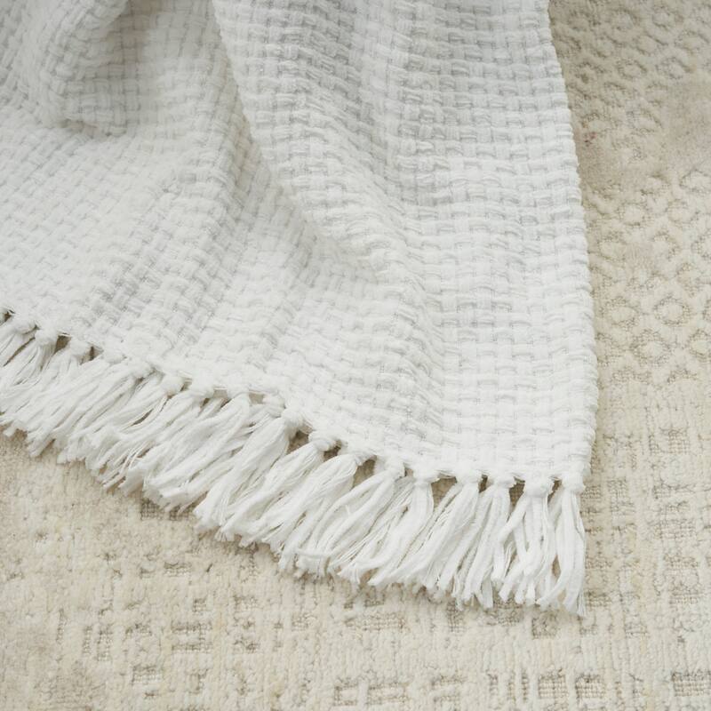 Mina Victory Lifestyle ZH225 Woven Chenille 70" x 103" White Indoor