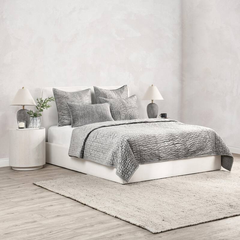 Dimitry 100% Rayon Velvet Quilt by Kosas Home