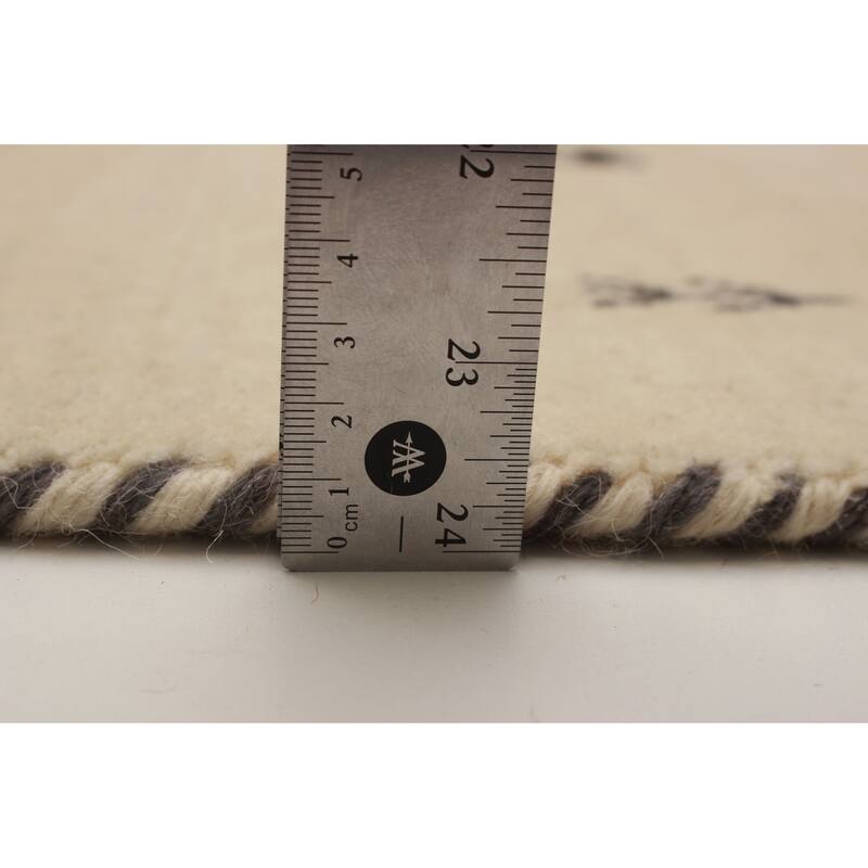 Kashkuli Gabbeh Cream Rug 1'11" x 5'10" - 1'11 x 5'10