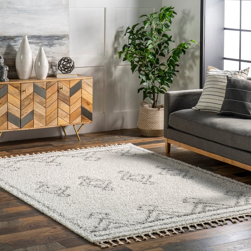 Nuloom Mackie Moroccan Tasseled Shag Area Rug - 4' x 6' - White - Rectangle