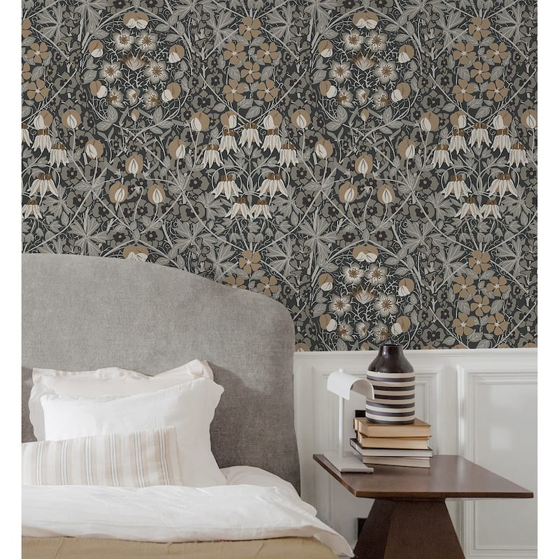 Seabrook Designs Tulip Garden Prepasted Wallpaper