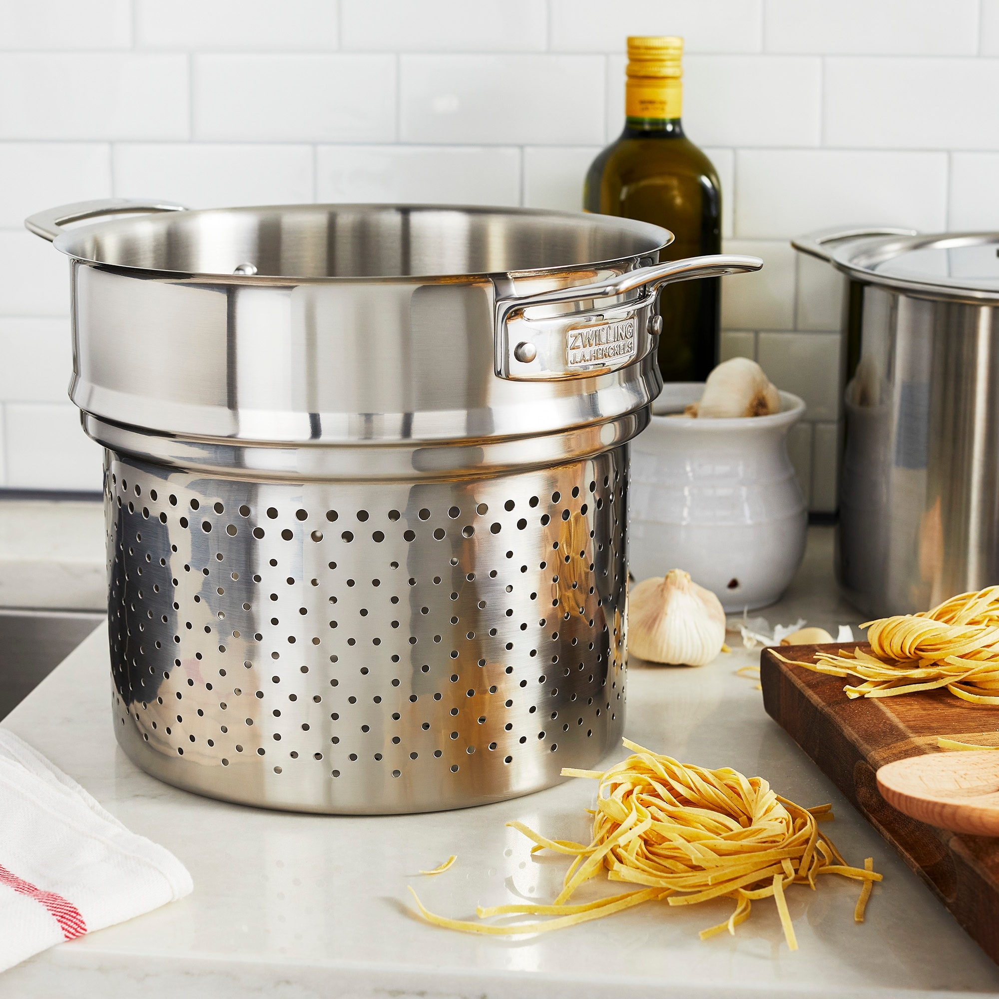 https://ak1.ostkcdn.com/images/products/is/images/direct/5f7c67533a5bb6df6d0d2c6de8274a01449e03cf/ZWILLING-Aurora-Stainless-Steel-Pasta-Insert.jpg