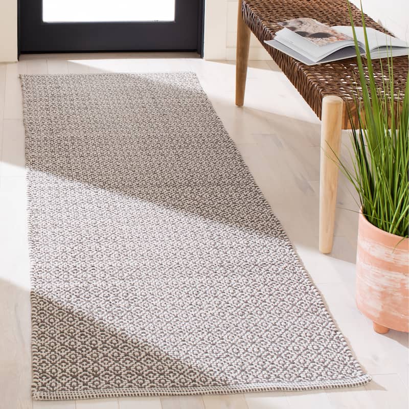 SAFAVIEH Montauk Bonita Handmade Cotton Area Rug - 2'3" x 7' Runner - Ivory/Grey