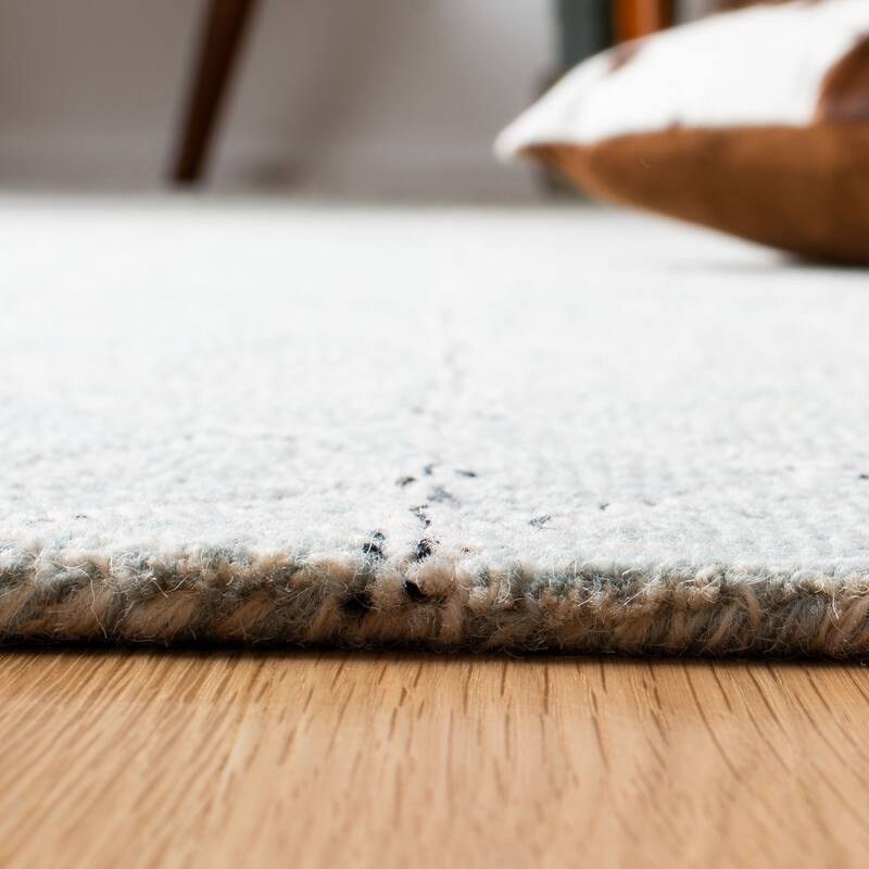 SAFAVIEH Handmade Micro-Loop Bernie Modern Wool Rug