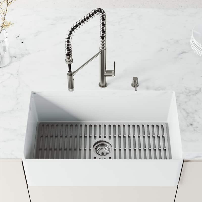 VIGO Sterling 23" H Single Handle Pull-Down Sprayer Kitchen Faucet