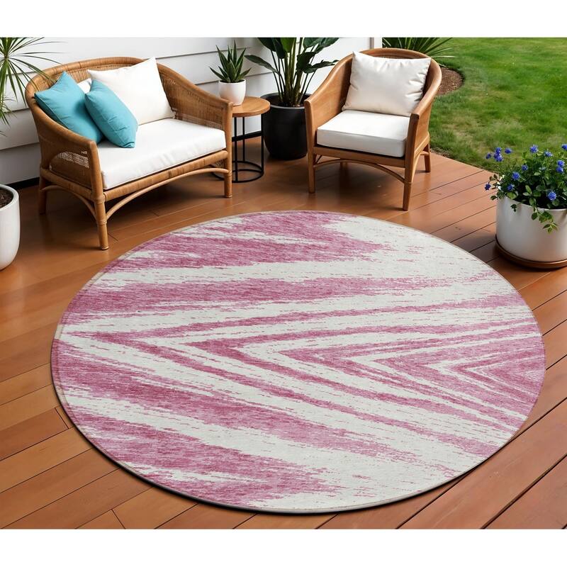 HomeRoots Abstract Transitional Rectangle Outdoor Rug - 8' Round