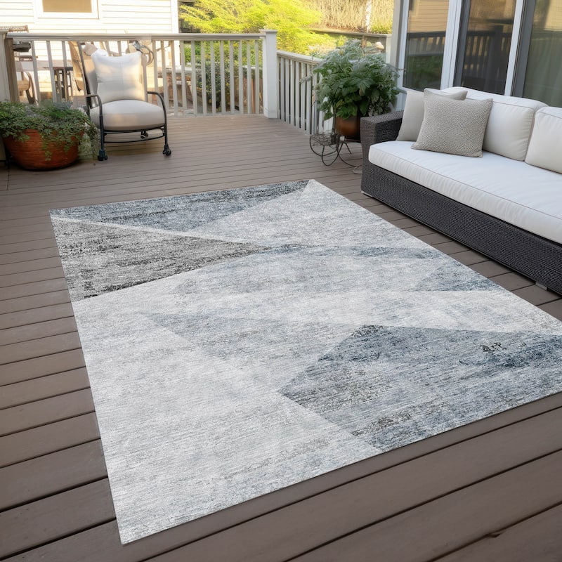Machine Washable Indoor/ Outdoor Chantille Contemporary Geo Rug