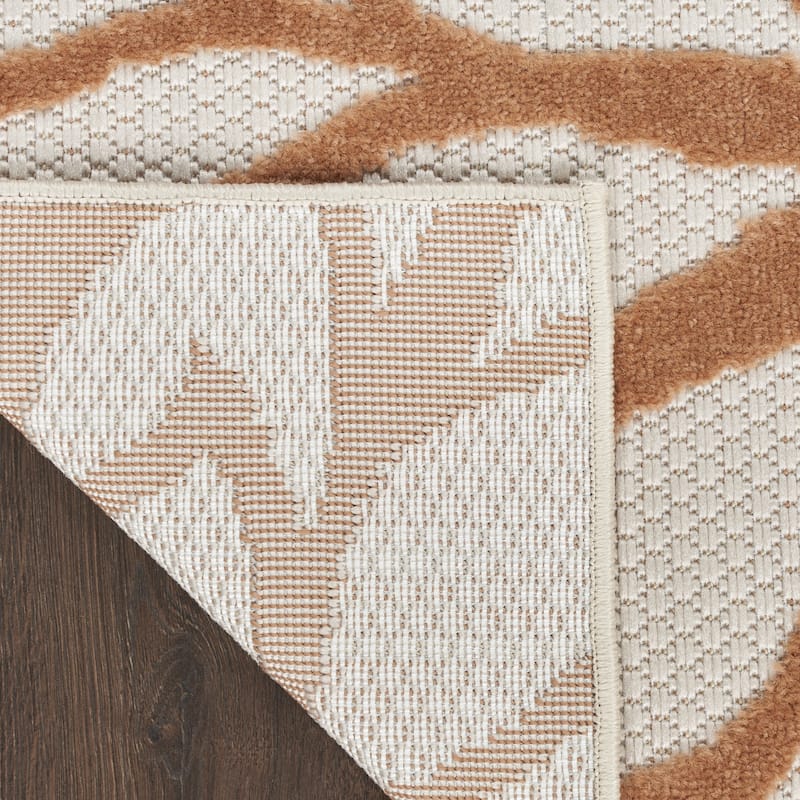 HomeRoots Contemporary Rectangle Outdoor Rug - 4' X 6'