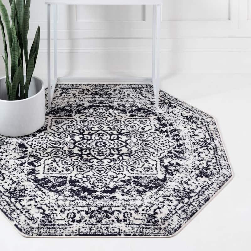 Traditional Brenda Collection Area Rug