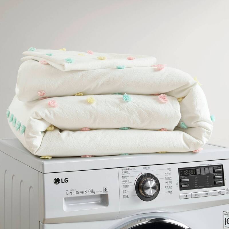 Intelligent Design Kids Ensley Pom Pom Cotton Jacquard Quilt Set with Throw Pillows