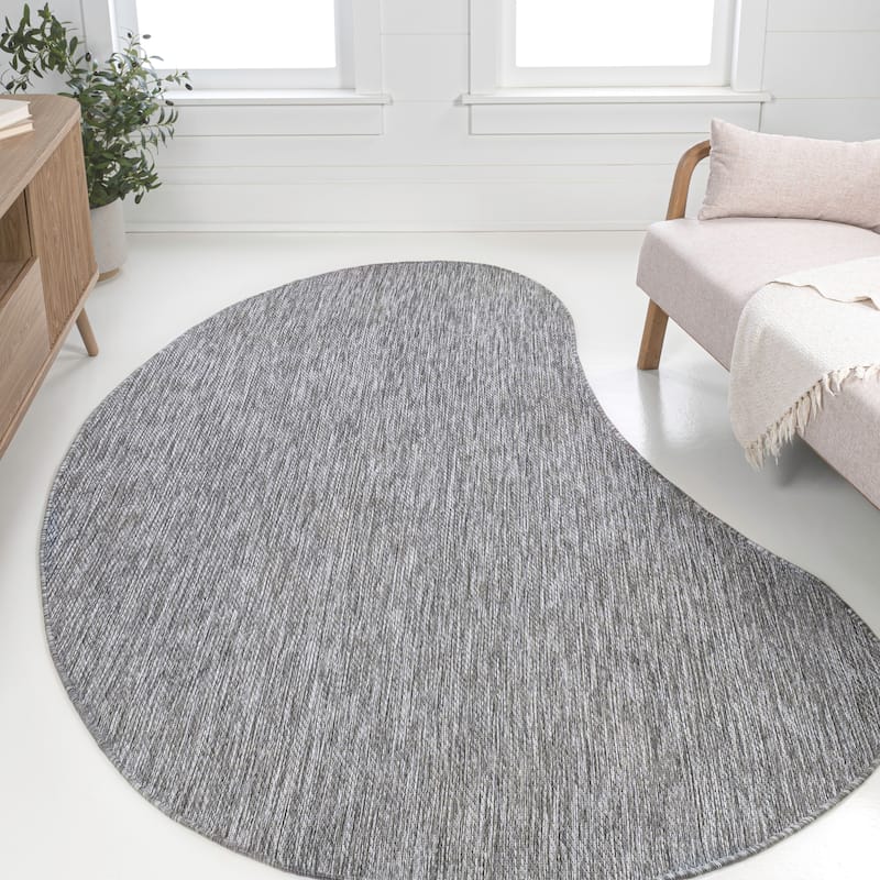 JONATHAN Y Evan Modern Rustic Organic Curve Indoor/Outdoor Shaped Area Rug - 4' x 6' - Gray