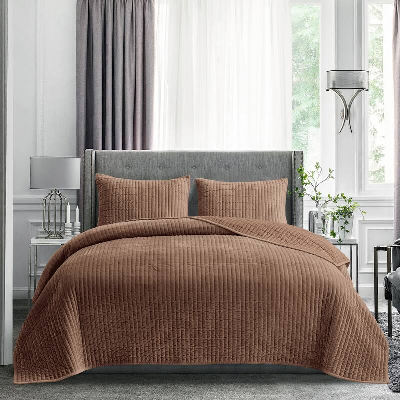 Wonderful Velvet 3 Piece Quilt Set