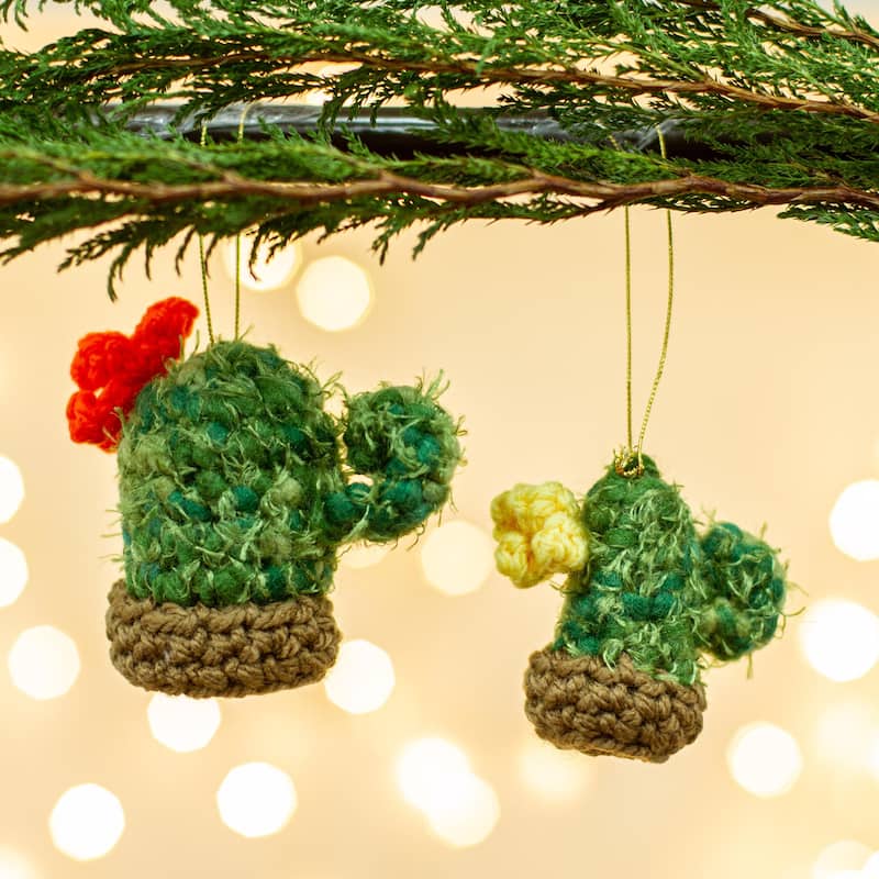 Novica Handmade Christmas Cacti Crocheted Ornaments (Pair)