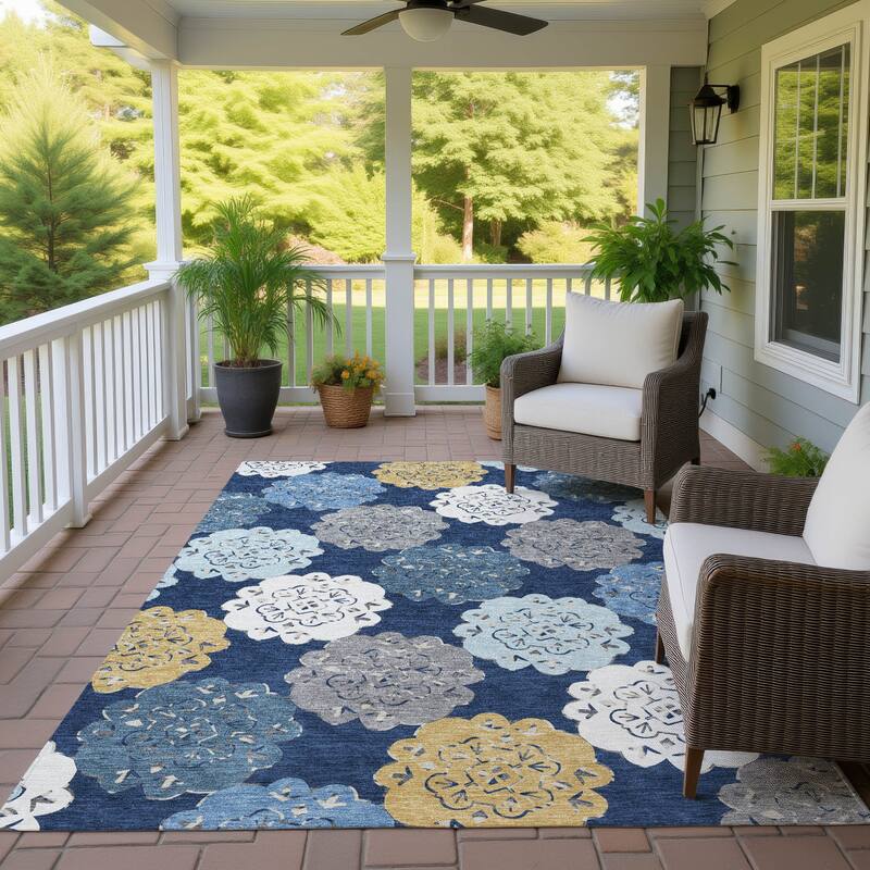 Machine Washable Indoor/ Outdoor Global Motif Chantille Rug
